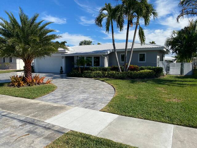 Tropical Escape Entire 3 BD 2.5 BA W/POOL/HOT TUB gallery image 4