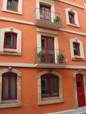 EXCLUSIVE USE House in the City Center/Beach gallery image 2