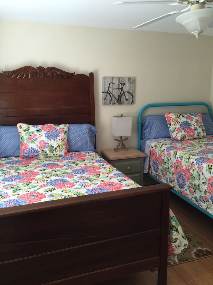 3号卧室有两张双人床。 可容纳4位儿童。 