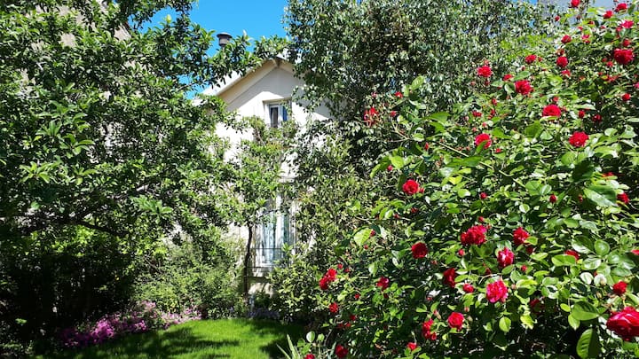 Chambre Lumineuse Jardin Fleuri - Parking - Nanterre