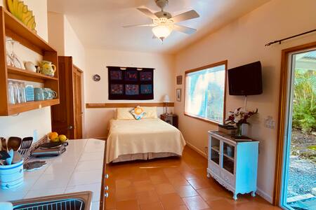 Cozy Hilo Studio (14.95% HI State Tax included)