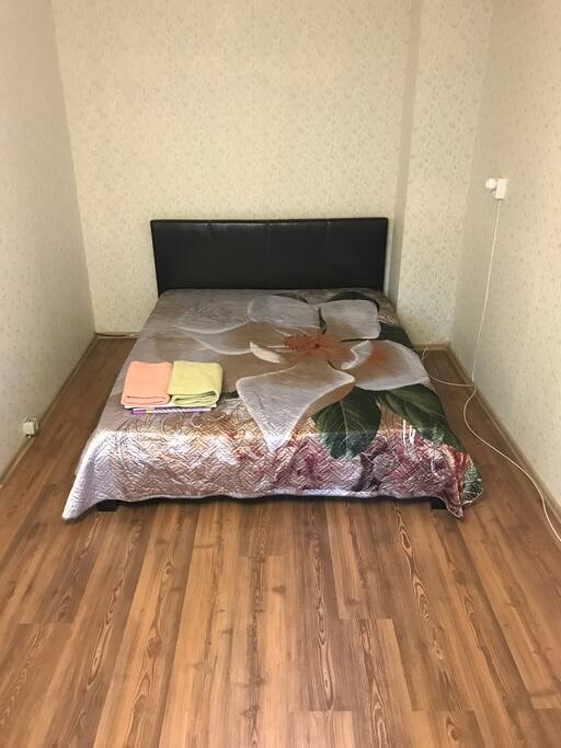 Пол ламинат.