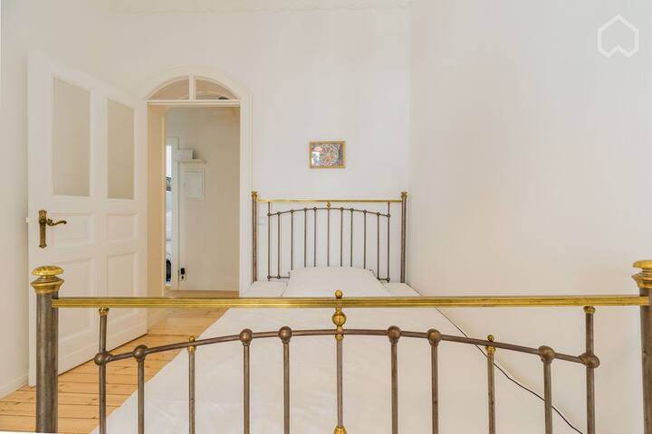 Huge Charming 3 rooms Apt./Balcony/Friedrichshain