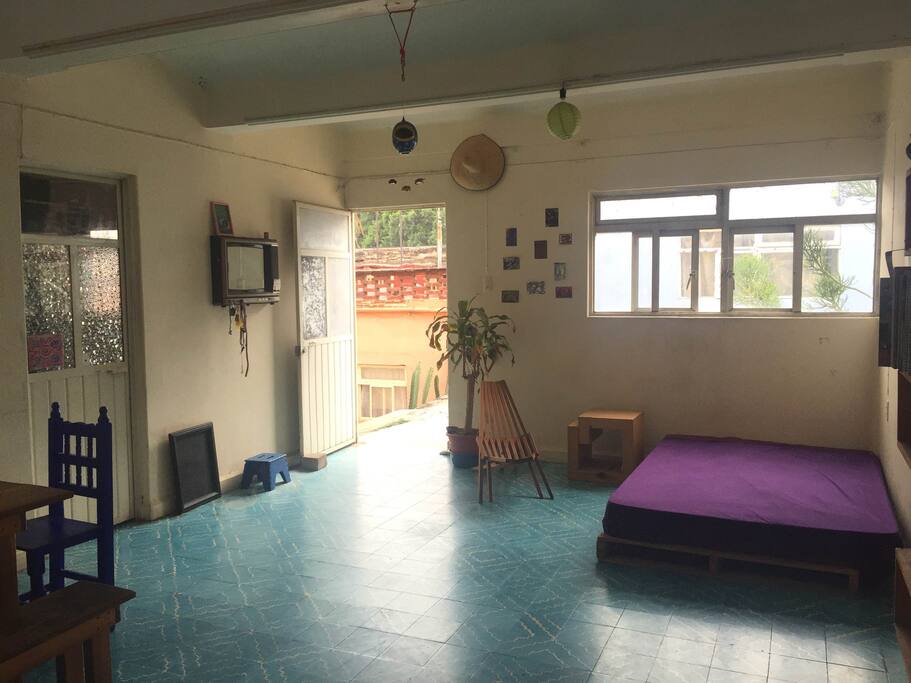 Shared living room/Salón comun de la casa