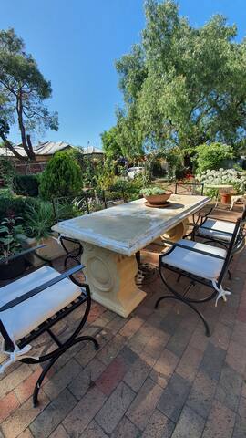 Stay in a Mansion in Yarraville with parking gallery image 4