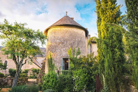 Uniquely French Mediaeval Tower (Sleeps 6)