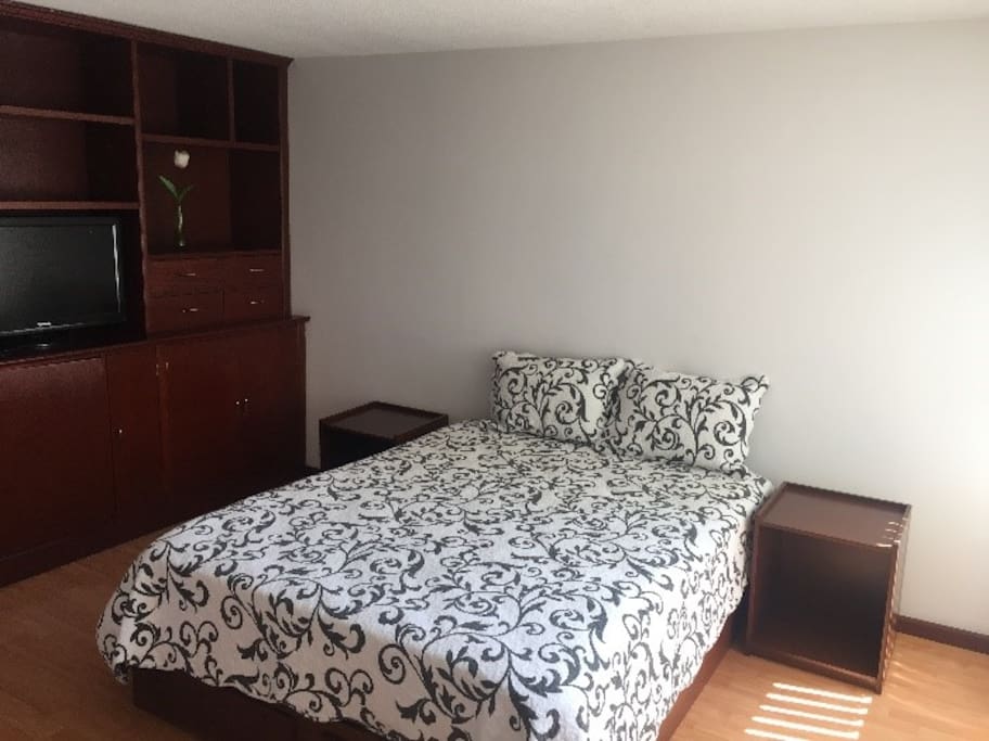 2 RECÁMARAS CON BAÑO COMPLETO Y VESTIDOR