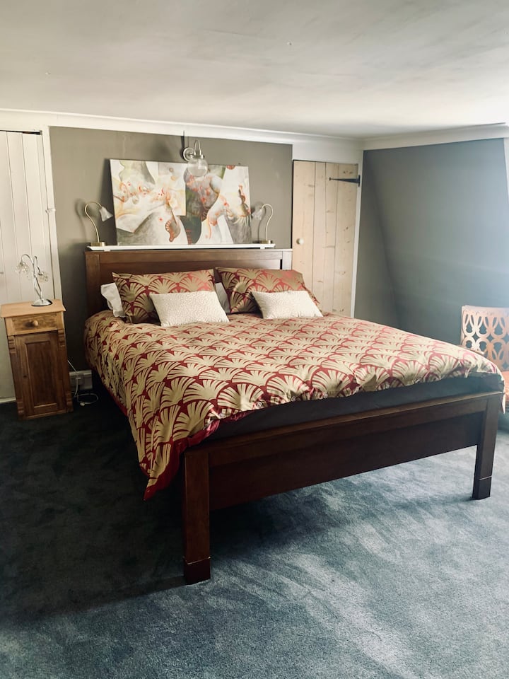 Top floor front bedroom with kingsize bed and space for camp-bed or travel cot (bed 3)