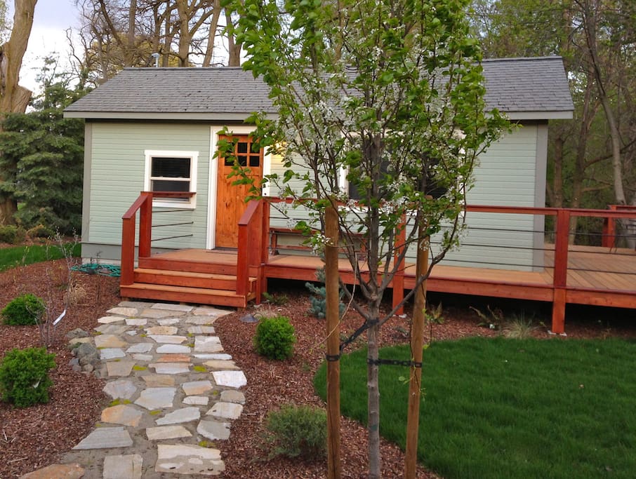 Cottage is situated on nearly 2 acres of beautifully landscaped grounds that are completely private. Subtle outdoor landscape lighting make for an unforgettable evening.