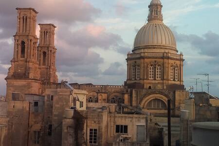 Solo Room, Town House, Amazing View of Valletta