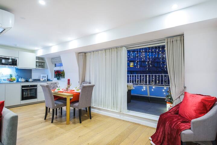 Modern 2 bedroom Penthouse in Gloucester Road.