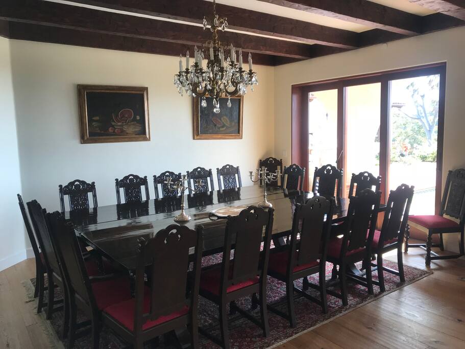 Formal dinning room