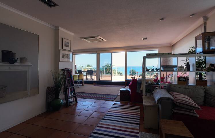 Superb Penthouse- Incredible views gallery image 2