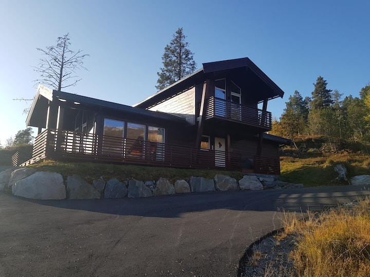 Hytte I Stryn Med Perfekt Beliggenhet - Loen