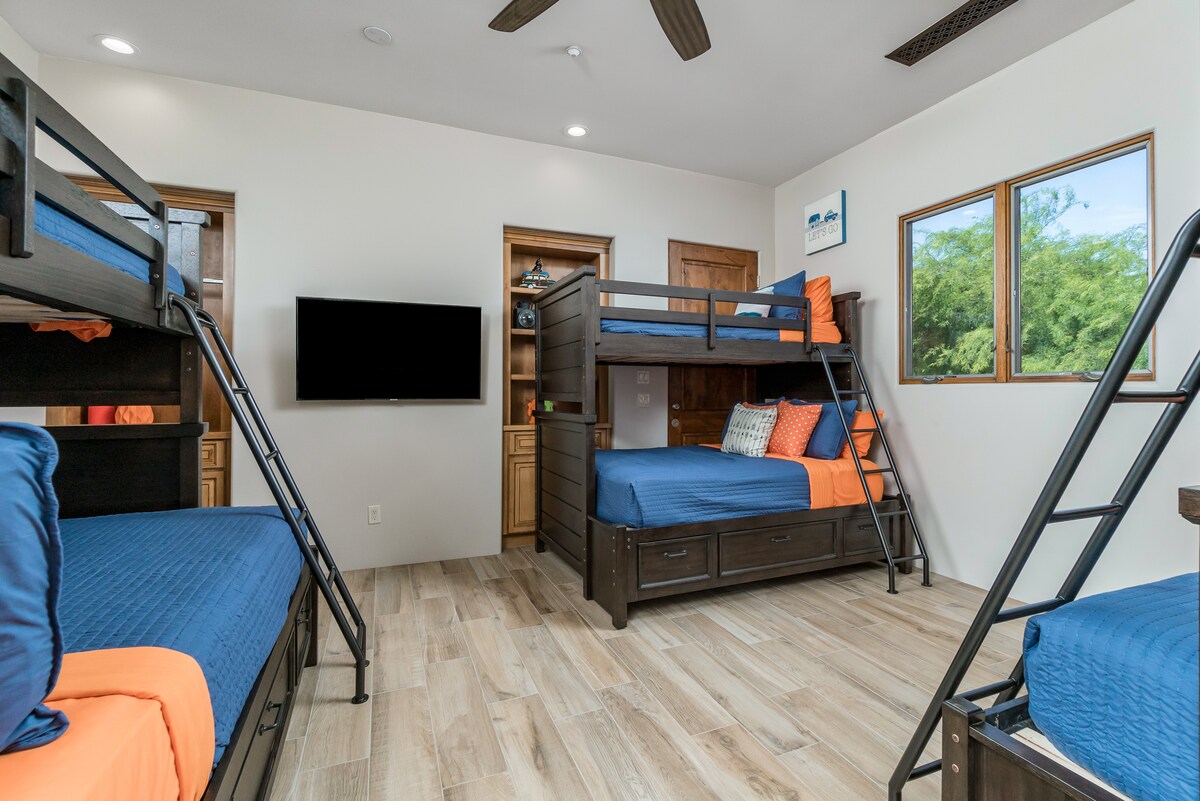 [Bedroom 5] The Bunk room with three twin over full bunks