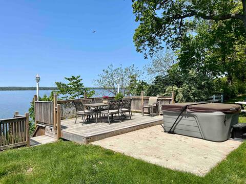 Hibiscus Lodge on Seneca Lake