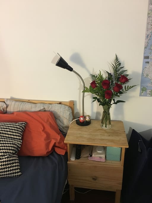 Bed table