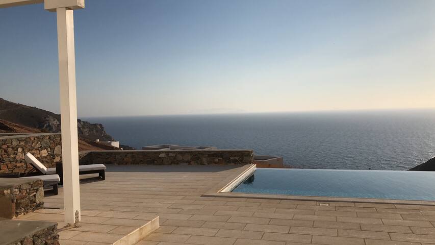 Beautiful villa with breathtaking views in Syros gallery image 4
