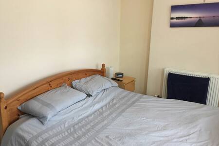 Super King Bed Riverside/Canton near City Centre
