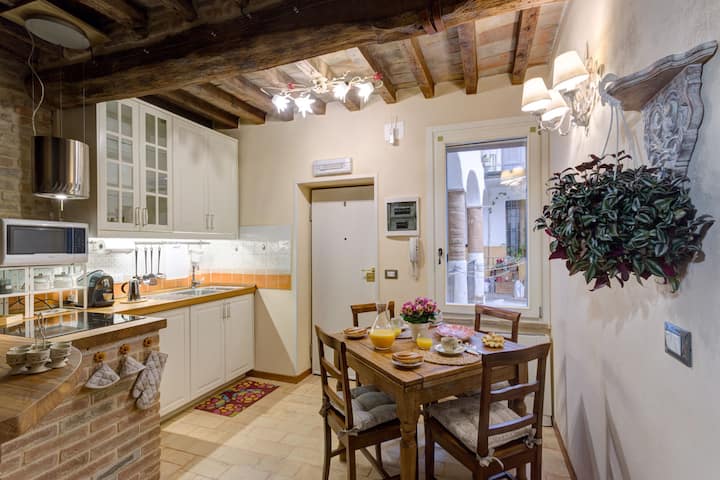 Raffinata "Chambre" In Centro - Parma