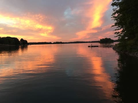 Top Airbnb: Lake Life Retreat waiting for you in Lake Norman Of Iredell