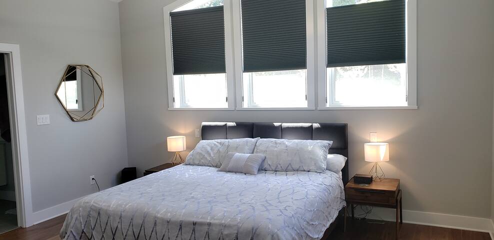 Modern Bear Mountain Getaway gallery image 2