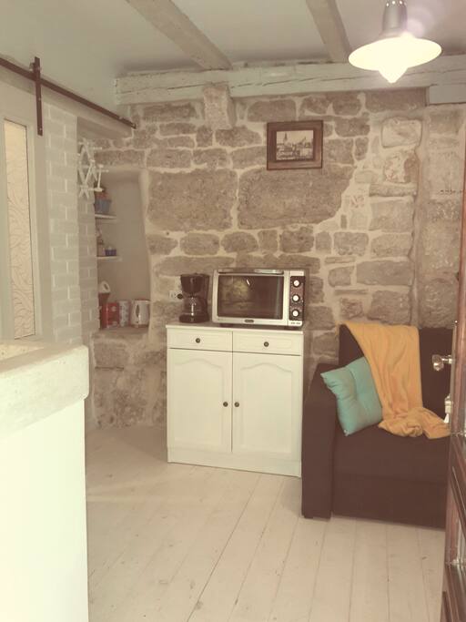 Charming, comfy apartment for two!