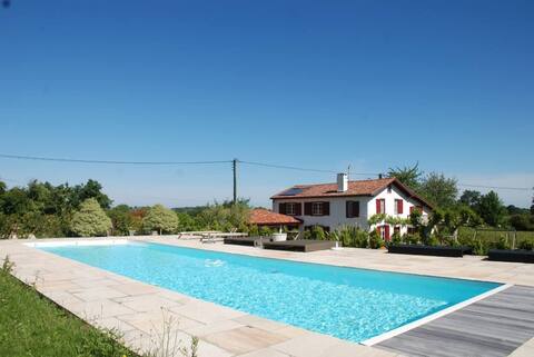 Basque familial house, huge pool, panoramic view