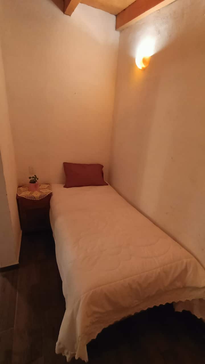 Recamara cuatro, cama individual