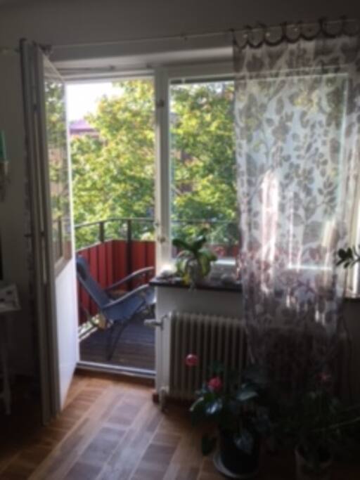 Vardagsrum utgång till balkong