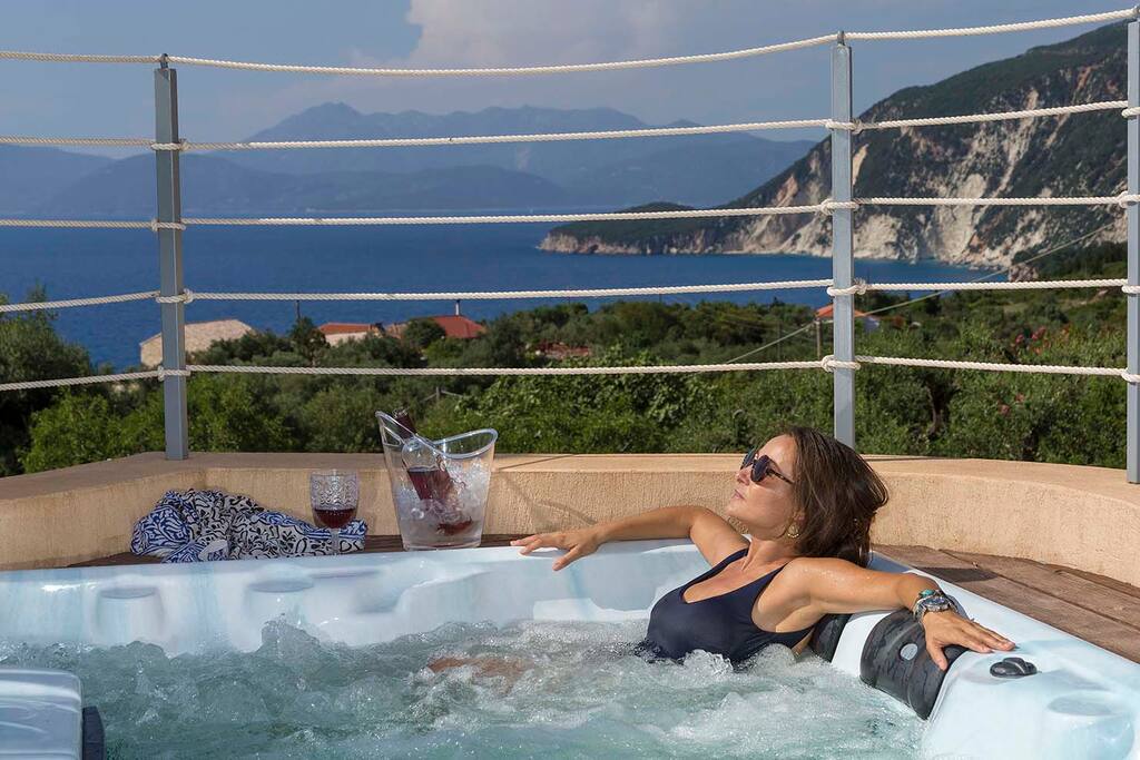 With a wonderful hot tub, great also off season