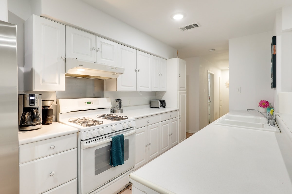 ★Great For Exploring the SoCo Area - Sleeps 6!★