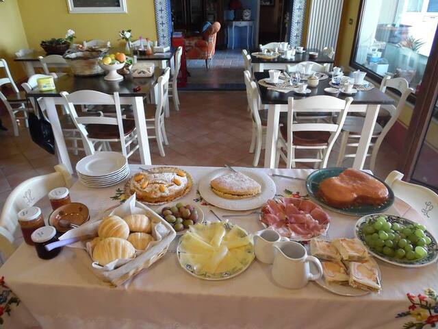 Accogliente Villa con piscina gallery image 5