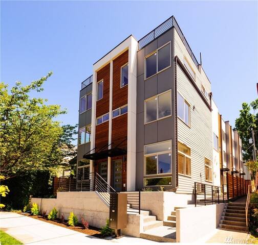 ⭐ Rooftop Views of the Space Needle, Sound, & City gallery image 3