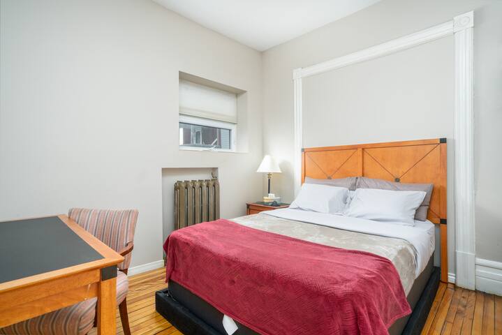 Walking Distance to Parliament Heart of Downtown gallery image 2