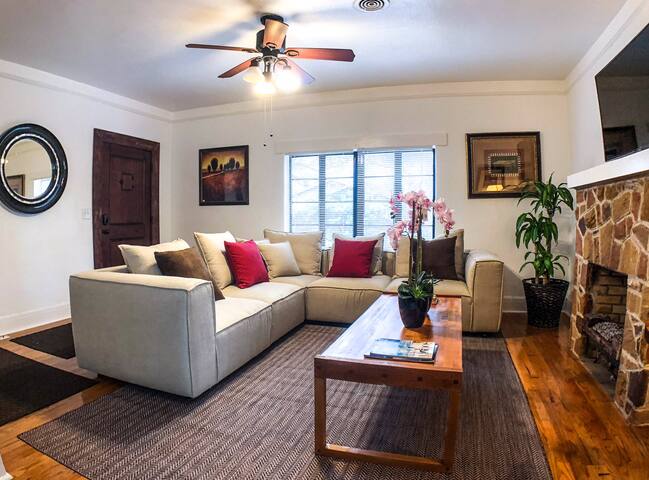 East Austin House With Pool gallery image 4