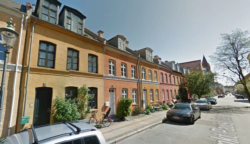 Townhouse with patio in the historical Copenhagen