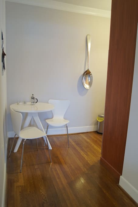 Eat-in nook in the kitchen
