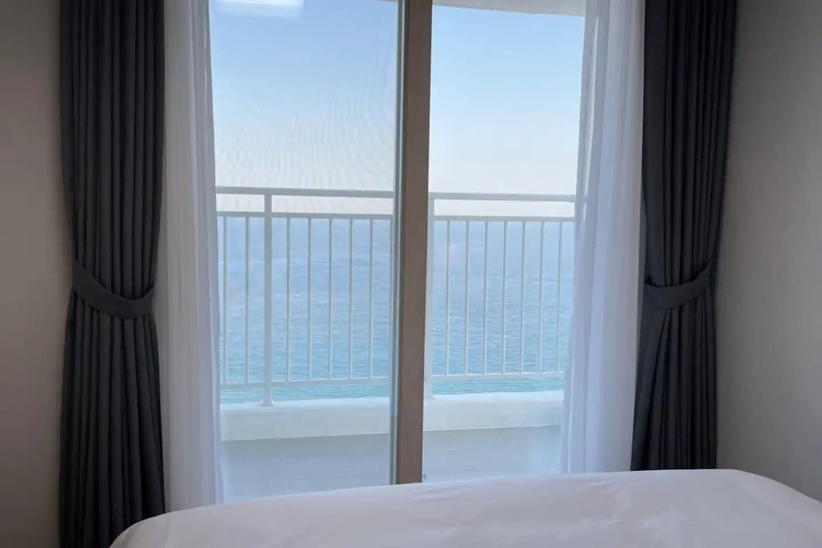 Spálňa 1: Krásny východný morský oceán, kde ho môžete sledovať, aj keď ležíte na posteli 