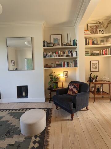 Stylish 2-bedroom flat next to London Fields gallery image 3