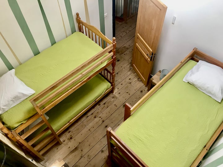 Chambre 4 lits superposés / Room 4 bunk beds