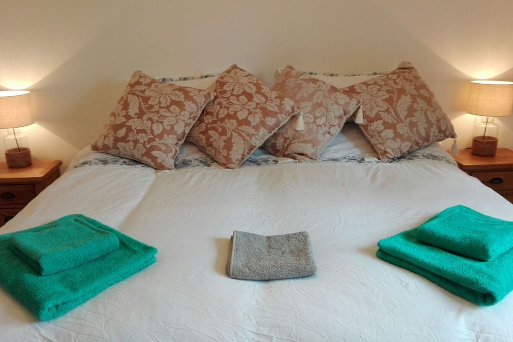 Luxurious Super King Size Bed
Can be turned into a TWIN ROOM at request.