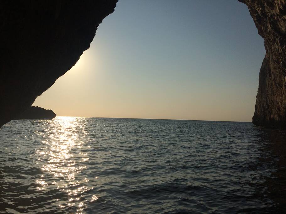 le grotte da visitare con escursioni con la barca