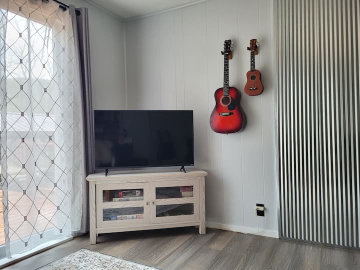Cheerful 1-bedroom Cabin - Wisconsin