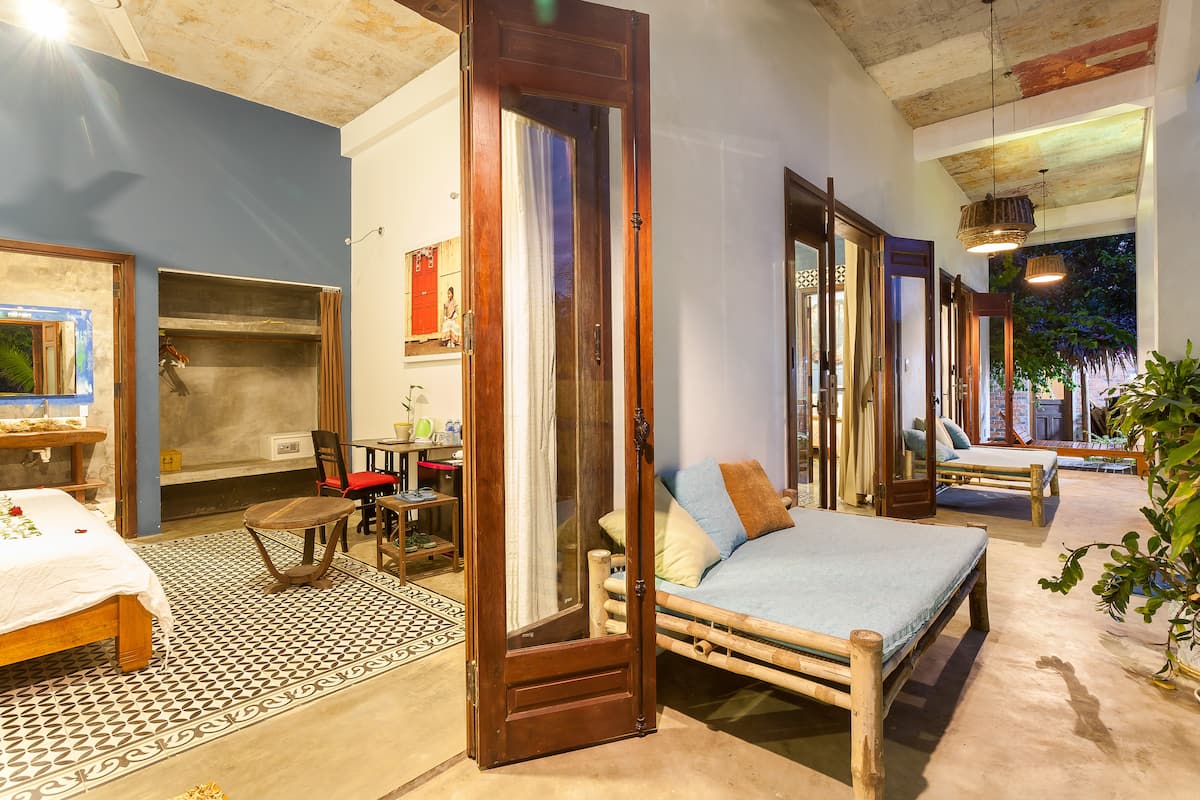 Ground floor corridor day bed