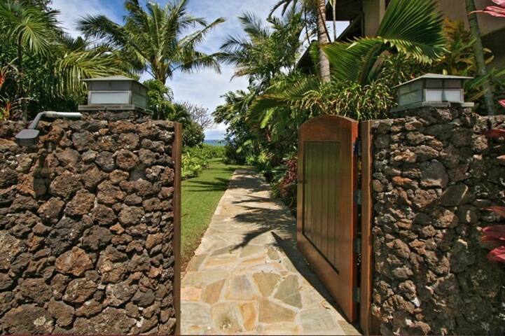 Very Private Oceanfront Home! Paia Paradise! gallery image 2