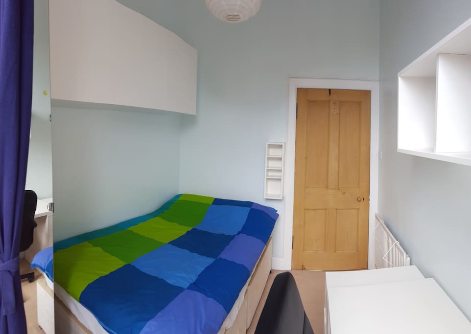Cosy and bright single bedroom