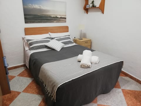 Habitación privada en el centro de Cádiz guiritano