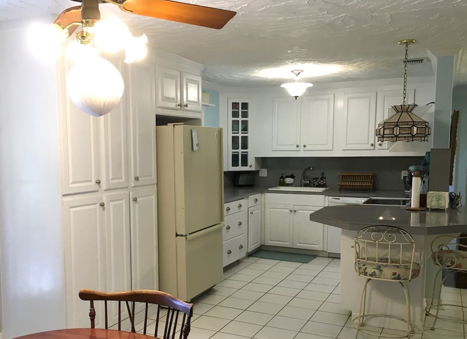 Features a large octagon counter space for visiting/ eating.