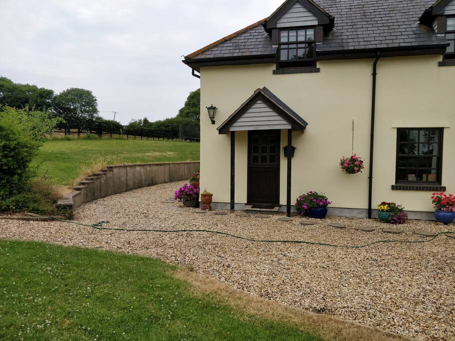Dedicated Annexe Entrance